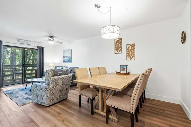 Dining area at Fiddler’s Cove 18I